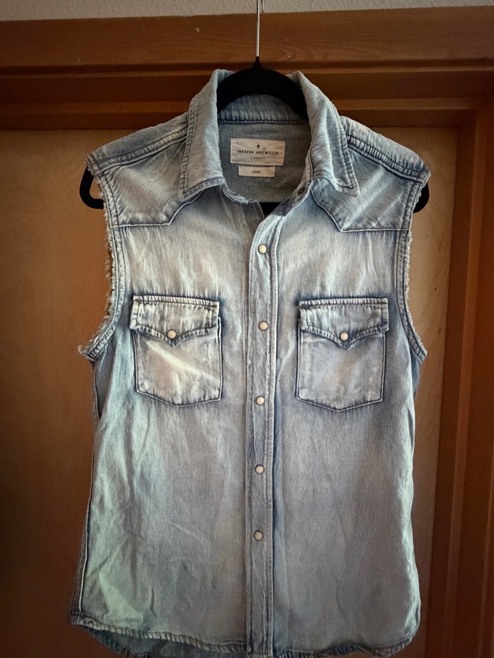 Imogene + Willie Leah sleeveless pearl snap button shirt Small